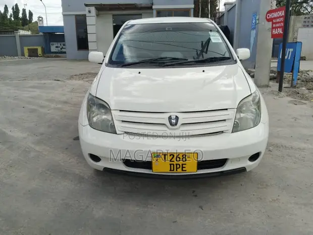Toyota IST 2004 White - 1