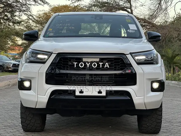 Toyota Hilux 2023 GR Sport Double Cabin - 1