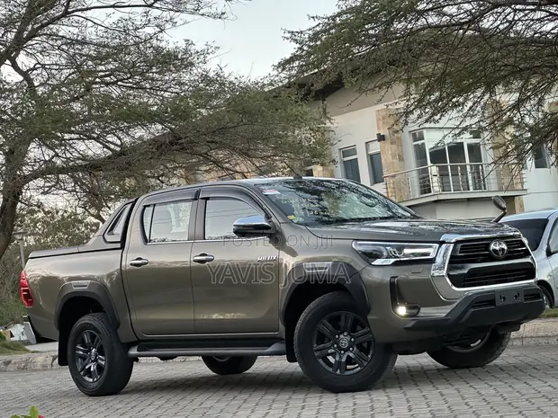 Toyota Hilux 2023 Double Cabin - 1