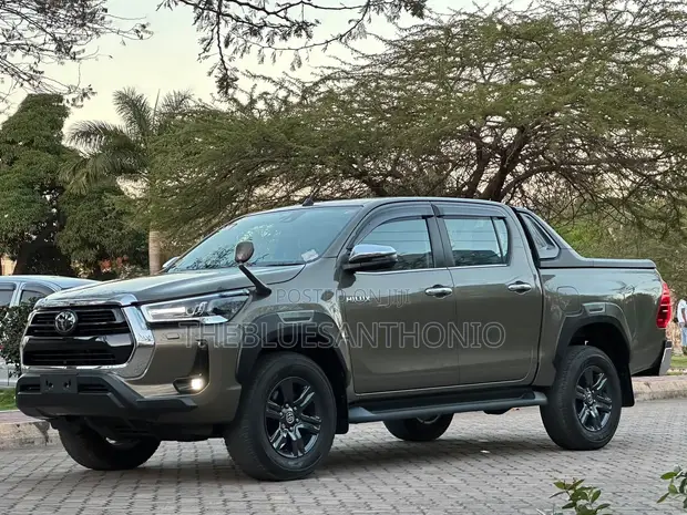 Toyota Hilux 2023 Double Cabin - 1