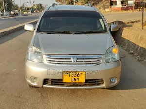 Toyota Raum 2005 Kijivu