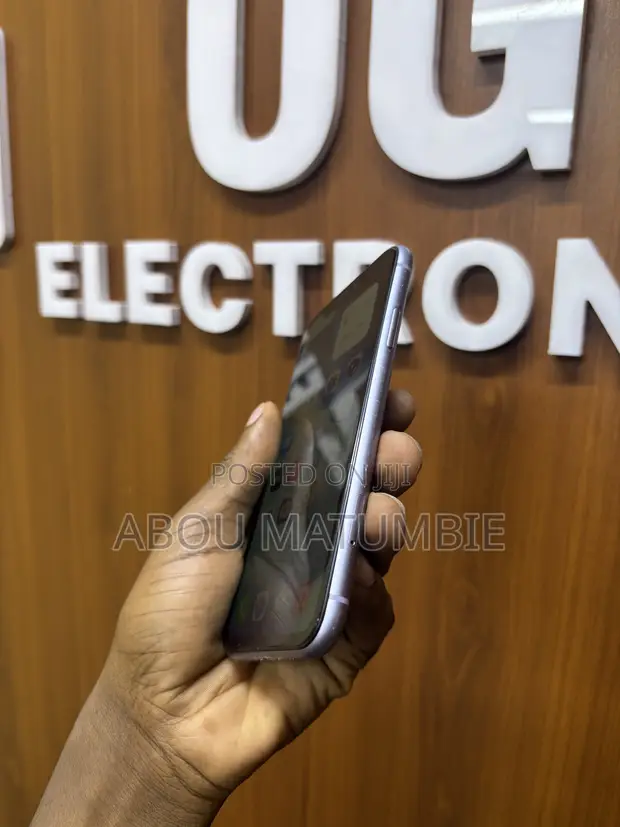 Apple iPhone 11 64GB - 1