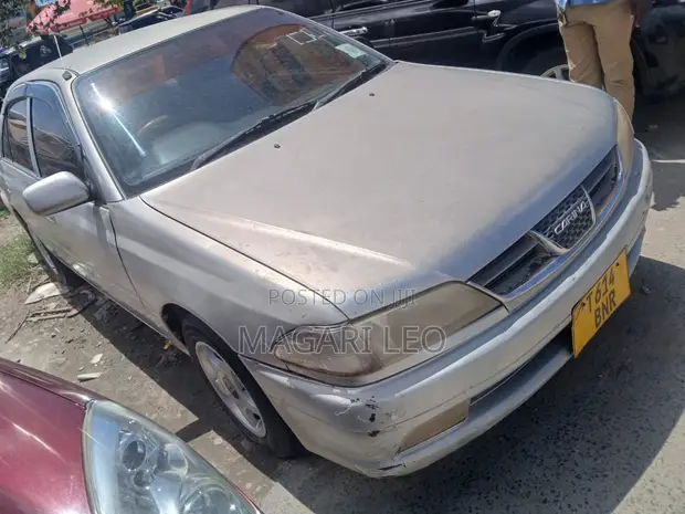 Toyota Carina 2001 1.5 Sedan Nyeupe - 1