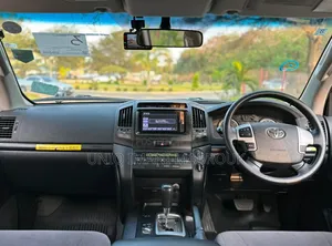 Toyota Land Cruiser V8 2012