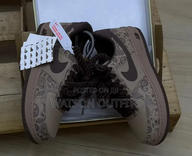 Nike Air Force 1 Men's Leather Sneakers - 1