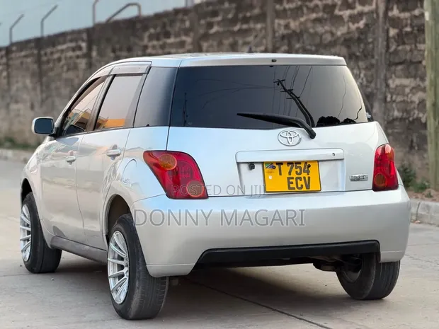 Toyota IST 2003 Silver - 1