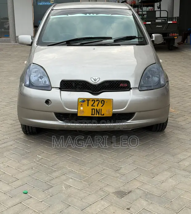 Toyota Vitz 1.5 FWD 5dr 2004 Beige - 1