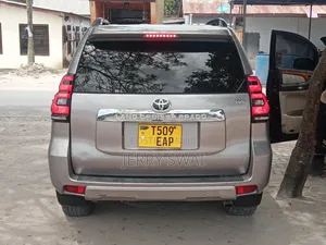 Toyota Land Cruiser Prado TX 2022