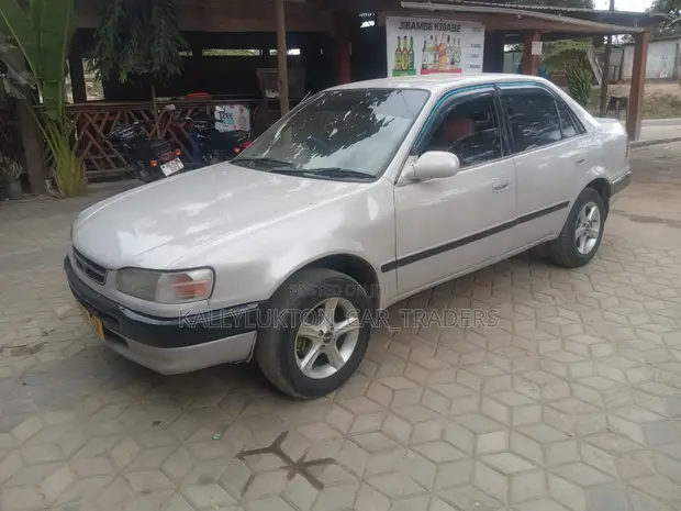 Toyota Corolla 2000 Silver - 1