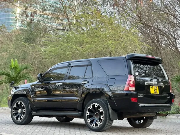 Toyota Hilux Surf 2004 Black - 1