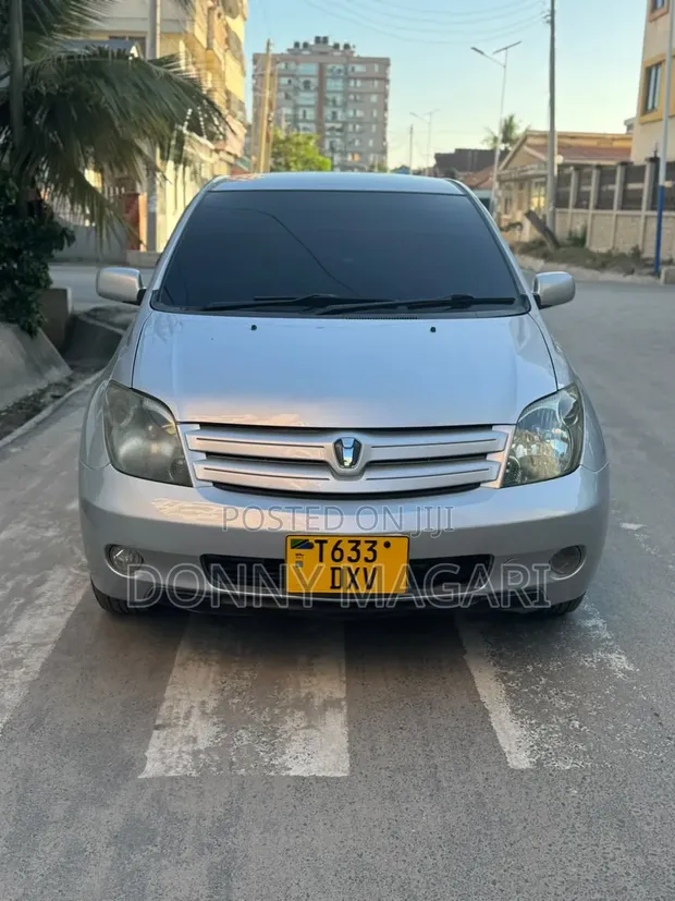 Toyota IST 2004 Silver - 1