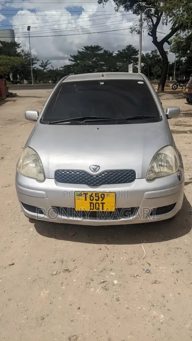 Toyota Vitz 2003 Silver - 1