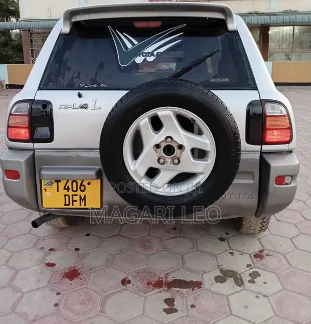 Toyota RAV4 Base FWD 1999 Silver - 1