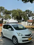 Toyota Ractis 2010 White - 3