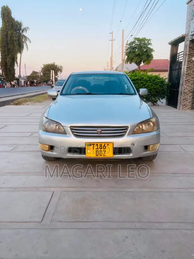 Toyota Altezza 2004 Silver - 1