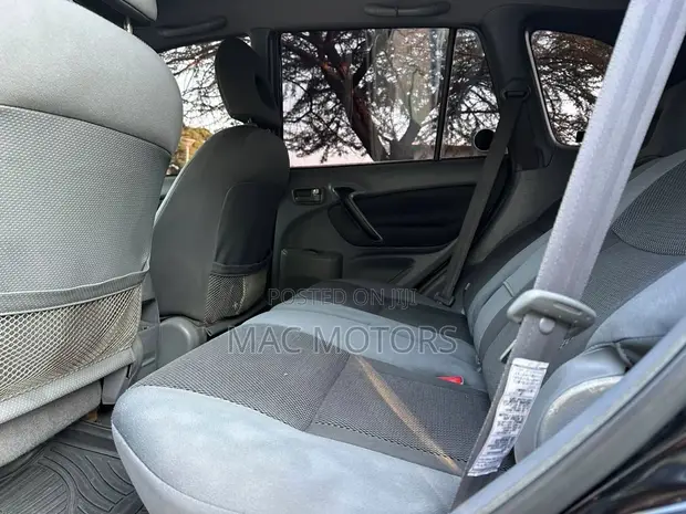 Toyota RAV4 2001 Nyeusi - 1