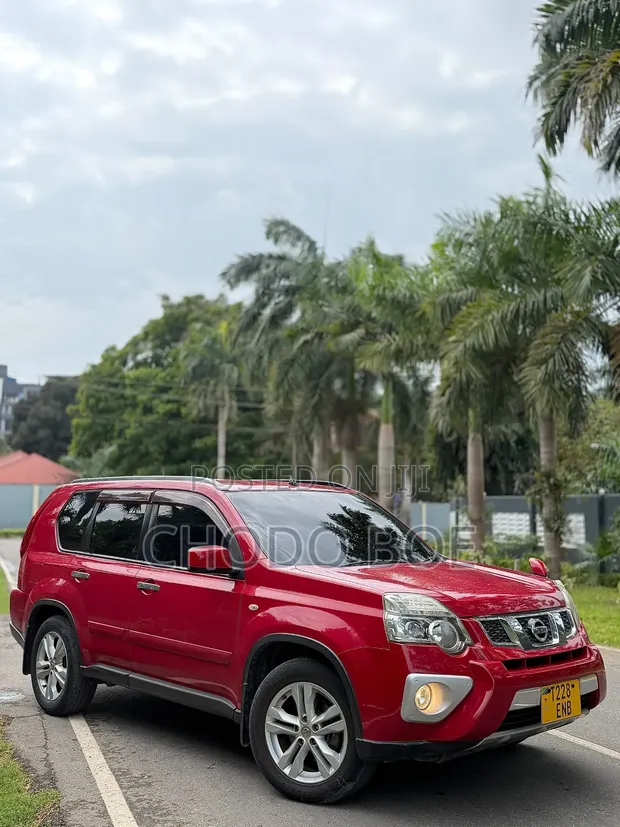 Nissan X-Trail 2012 Red - 1