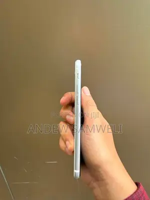 Apple iPhone SE (2022) 128GB Nyeupe