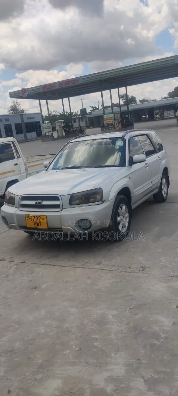 Subaru Forester 2004 Silver - 1