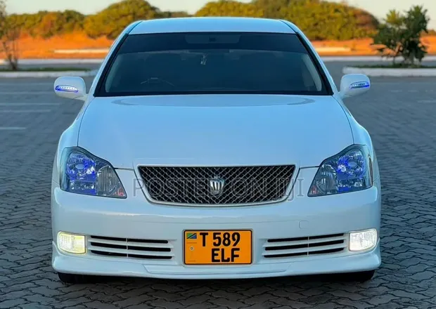 Toyota Crown Royale 2005 White - 1