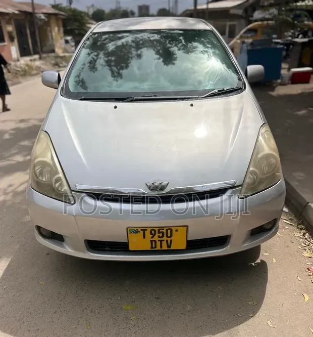 Toyota Wish 2005 Nyeupe - 1