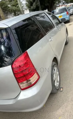 Toyota Wish 2005 Nyeupe