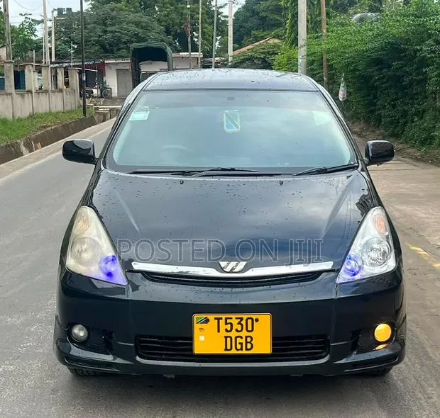 Toyota Wish 2005 Nyeusi - 1
