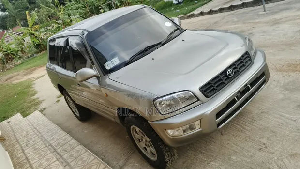 Toyota RAV4 Automatic 2000 Grey - 1