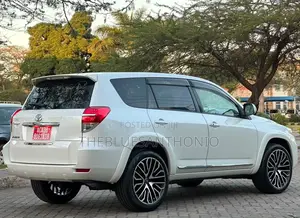 Toyota Vanguard 2012 - White