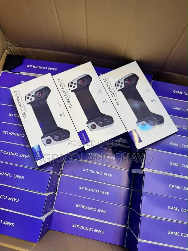 D8 Stretchable Wireless Game Controller - 1
