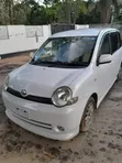 Toyota Sienta 2004 White - 3
