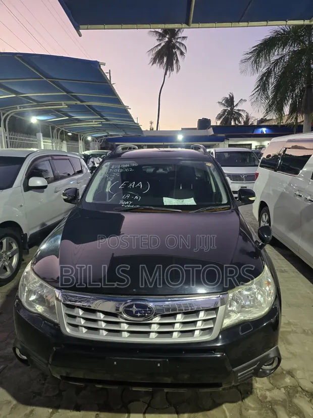 Subaru Forester 2011 Black - 1