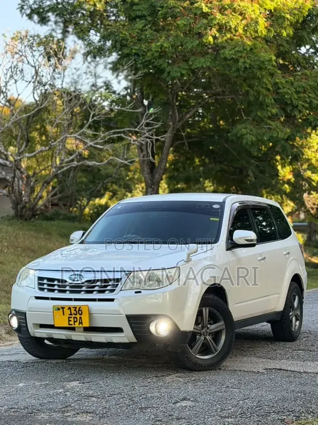 Subaru Forester 2011 White - 1