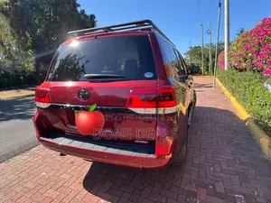 Toyota Land Cruiser V8 2016 Maroon