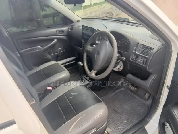 Toyota Probox 2006 White - 1