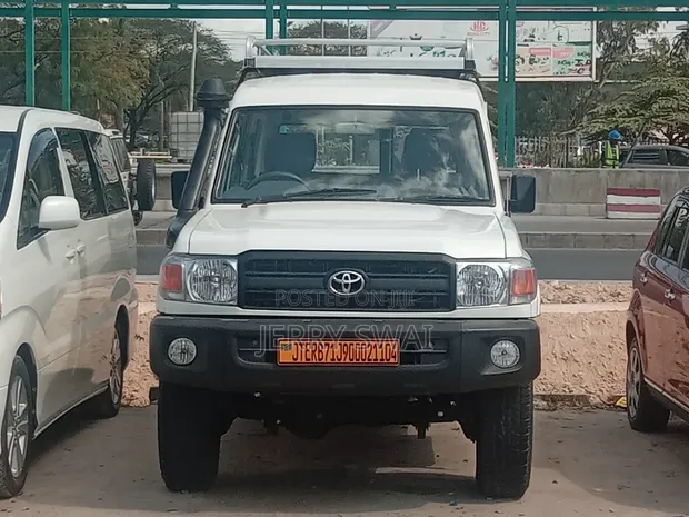 Toyota Land Cruiser 2009 White - 1
