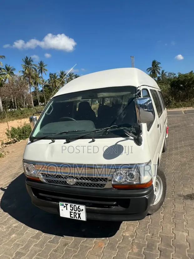 Toyota HiAce 2002 White - 1