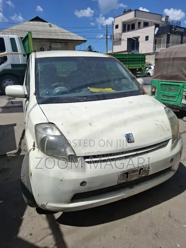 Toyota Passo 2004 White - 1