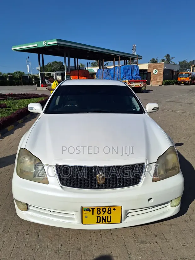 Toyota Crown 2006 Nyeupe - 1