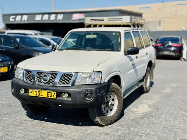 Nissan Patrol 2010 White - 1