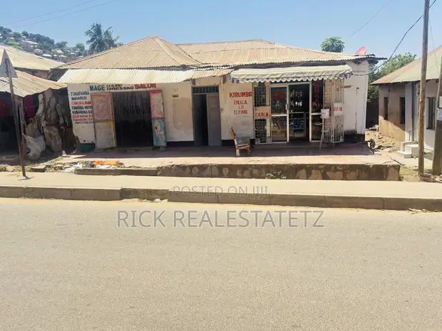 5 Bedroom House for Sale in Kirumba - 1