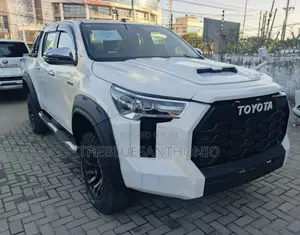 Toyota Hilux 2021 White