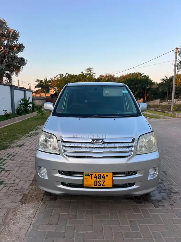 Toyota Noah 2008 Nyeupe - 1