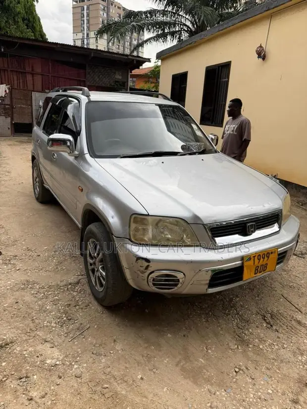 Honda CR-V 2005 Silver - 1