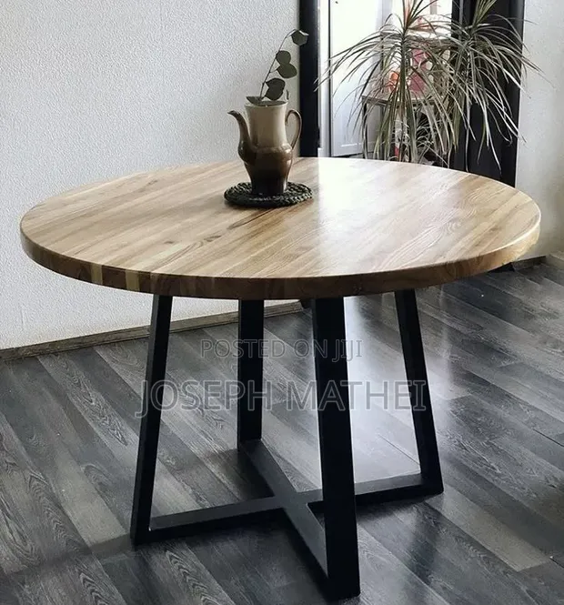 Meza ya Kulia ya Skyline Furniture Mviringo - Fremu ya Chuma Nyeusi - 1