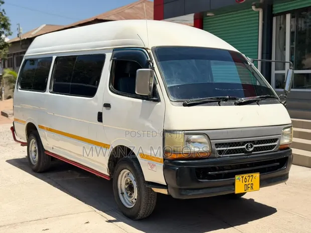 Toyota HiAce 2002 Nyeupe - 1