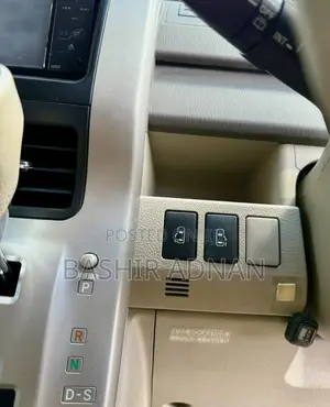 Toyota Noah 2.0L 8-Seater Minivan 2008