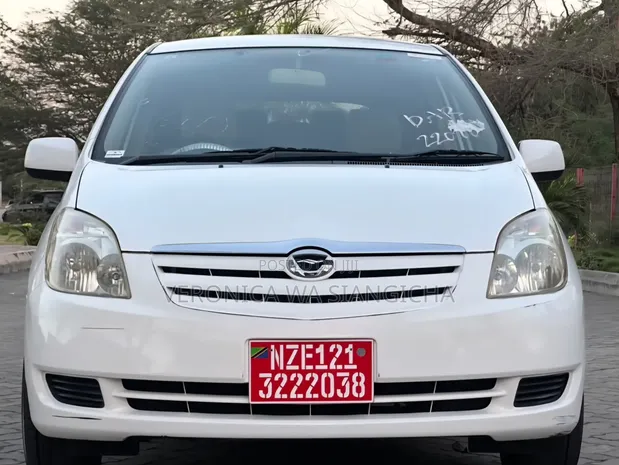 Toyota Corolla Spacio 2005 Nyeupe - 1