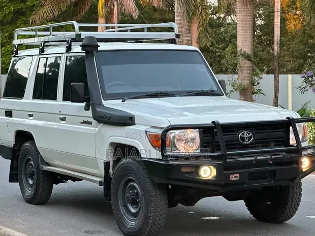Toyota Land Cruiser LX 2018 Nyeupe - 1