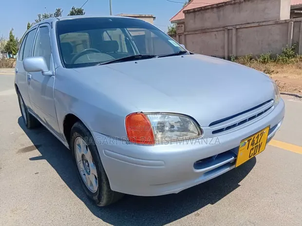 Toyota Starlet 2003 Silver - 1